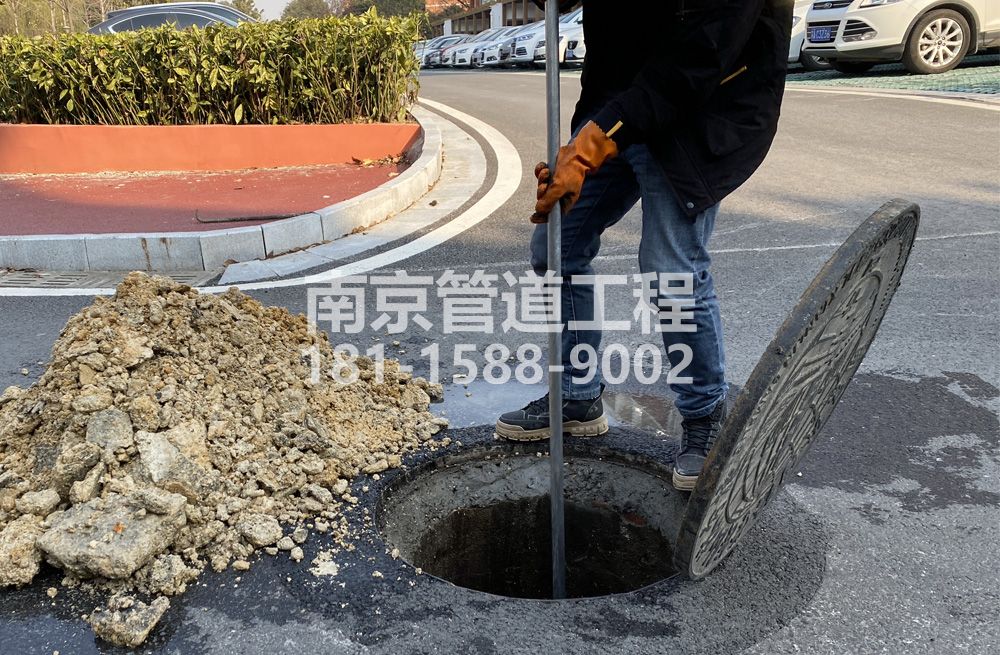 306青浦管道油块清理